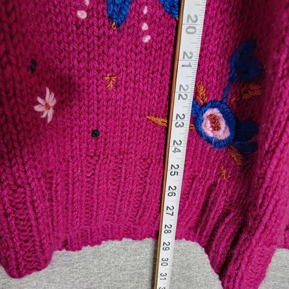 HAPPY SHEEP KNIT EMBROIDERED V-NECK SWEATER, SIZE L - Picture 6 of 7